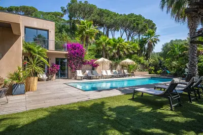 Image de Villa contemporaine 12 personnes, piscine chauffée