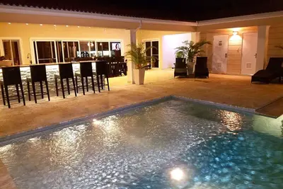 Image de Villa de luxe avec piscine à débordement * Personnel incl. * Bain à remous * Salle de billard * Haute sécurité