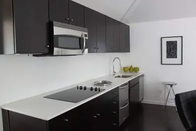 Image de Marion -Village Loft meublé avec goût - Affaires ou vacances. . . Parfait!