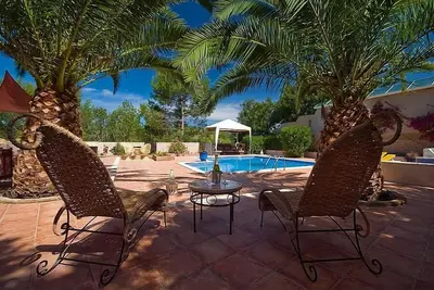 Villa de 6 chambres avec piscines privées de 8x8m et 4x4m, dont l’une est chauffée, avec cascade