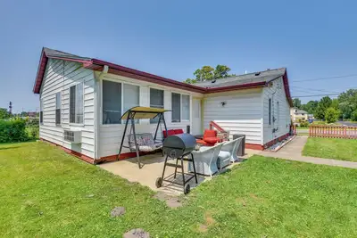 Image de Sawyer Home w / Huge Yard - 1 Mile au lac Michigan!