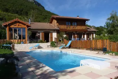 Image de Maison chalet avec piscine chauffee et jardin : Entre Grenoble et Chambery