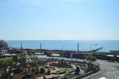 Image de Mead Flat au coeur de Dawlish avec de superbes vues sur la mer Ă 150m de la plage