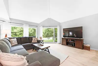Image de Mise à jour du spinnaker 3br \/ 2ba! Proche des plages! Animaux acceptés!