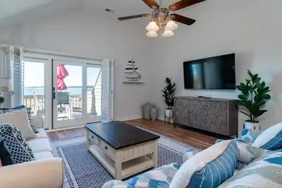 Image de Rénové / redécoré Villa! Vue de Edisto & Océan! Marche pour piscines, les parcours!