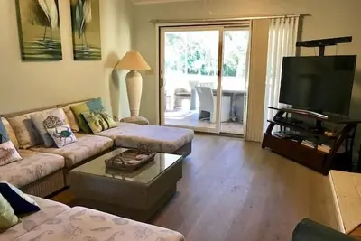 Image de Cottage 3bd \/ 3ba! Cuisine mise à jour! Vues de golf! Animaux acceptés!