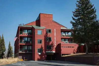 Image de Étape # 16 géante -Beautiful Giant Steps * Ski-in & Ski-Out * condo de coin-6-8 personnes