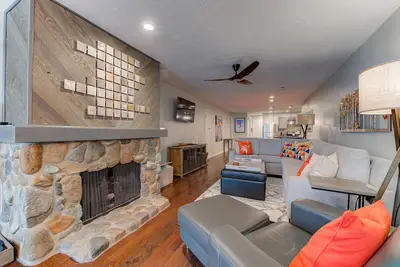 Image de 3bd / 3ba - Condo récemment rénové - Slps jusqu'à 10