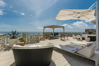 Image de Magnifique 3 chambres 2 salles de bain direct chalet d'été sans fin front de mer 6877