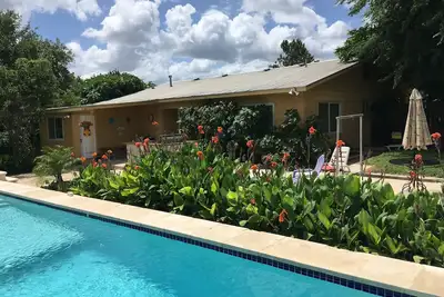 Image de Omi's Bed and Breakfast Farm, Vineyard and Pool, Winter Texans voulait