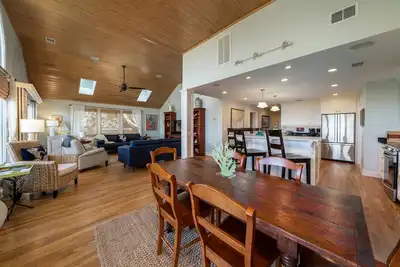 Image de Luxe 3 Br \/ 3 Ba Pelican Watch! Vues spectaculaires de l'eau! 2ème étage! Incroyable!