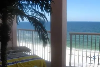 Image de Meilleure vue sur l'océan sur la plage. Très grand balcon. Regarder les dauphins du balcon