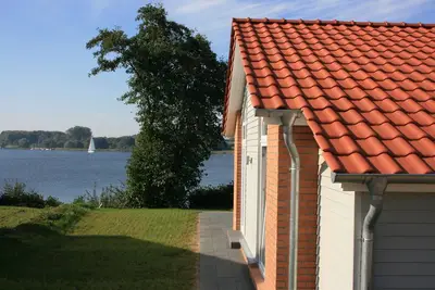 Image de Maison de vacances en situation d'eau directe | Sauna | Whirlpool | Cheminée | Wi-Fi gratuit