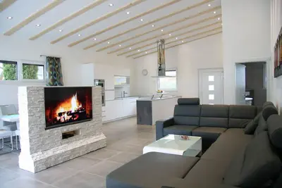 Image de Nouveau bungalow 160m2 avec des équipements sophistiqués. Ouverture Mai / Juin 2015