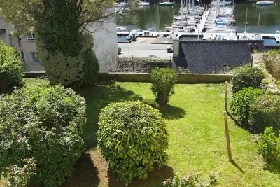 Image de Appartement avec vue sur jardin et voiliers