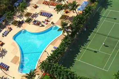 Image de Large 2 bd / 2 bath Pool / Garden View