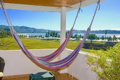 Image de Les meilleures étapes de vues de plage pour poncer! Luxe à Samara. Vues de classe mondiale + Service! Condo au 3ème étage
