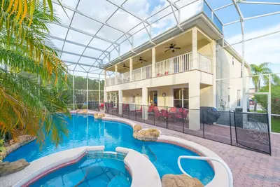Image de 5 chambres, 4 salles de bain, grande piscine privée, sans vis à vis, près de Disney, sur le golf