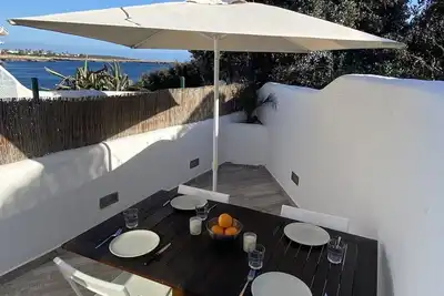 Image de Belle petite villa de luxe avec de superbes vues sur la mer