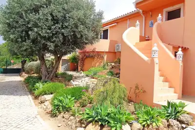 Image de Villa de style campagnard accueillante pour les familles avec piscine privée