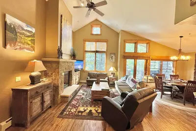 Image de Montagne de luxe Thunder Ski-In / ski-Gondola, marche en ville, lotissement de 1400 pieds carrés