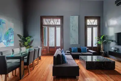 Image de Maison élégante avec un tout nouveau Jacuzzi privé au coeur de Palerme!