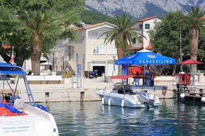 Image de Appartement de deux chambres avec le balcon et la vue sur le mer Baska Voda, Makarska (A-13889-a)