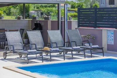 Image de Maison de vacances privée avec Wifi, piscine privée, climatisation, Tv, terrasse, parking