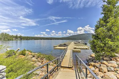 Image de Charming House w / Deck - À quelques pas du lac Almanor!