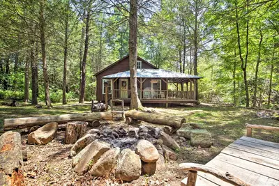 Image de Retraite de cabine moderne sur 10 acres avec ruisseau à truites!