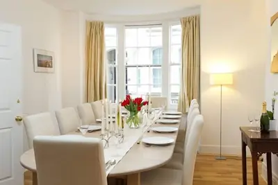 Image de Grand, 7 chambres, spacieuses, Regency Elegant Townhouse dans le centre de Brighton, pour 22 personnes