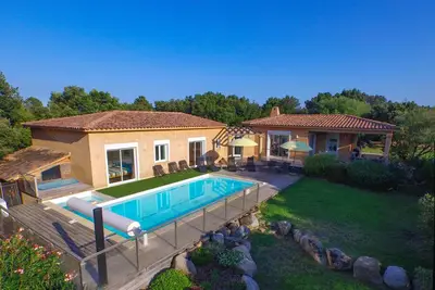 Image de Villa Spacieuse - Piscine Chauffee (1\/04 au 31\/10) - Proche Plage Pinarello