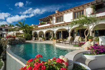 Image de En bord de mer 6 Br Villa Gloriosa ft. Piscine chauffée, Cave à vin, Cinéma maison + Plus