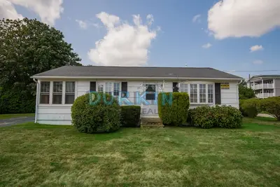 Image de Ranch abordable, près de la plage, climatisation centrale, porche spacieux