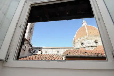 Image de Appartement avec vue sur le Duomo, il semble le toucher!