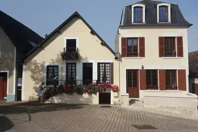 Image de Gîte & Chambres d'hôte N° 5 Place de l'église de Pouilly-sur-Loire, bon accueil.