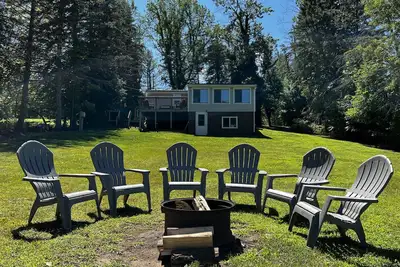 Image de Waterfront Port Bay Cottage-Floating Dock, Kayaks, Pêche, Fire Pit, Grill