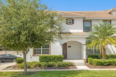 Image de 5 chambres / 4 salles de bains Lake Storey (4955wa)