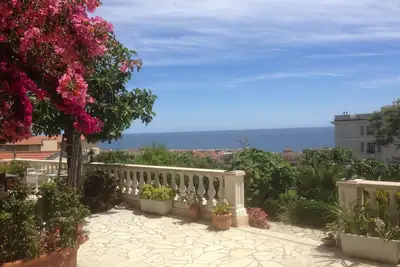 Image de Superbe Vue panoramique mer et montagne plein Sud Très calme
