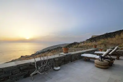 Image de Villa moderne, luxueuse, emplacement tranquille, plage privée, service 24\/7