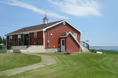Image de Oceanfront élégante maison avec salle de jeux, sur la pittoresque île Big Tancook