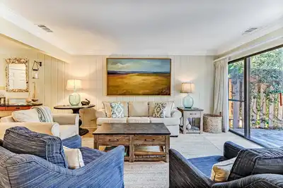 Image de 3 lits / 3. Condo en bois de 5 salles de bain - Superbes vues et plage Ă pied!
