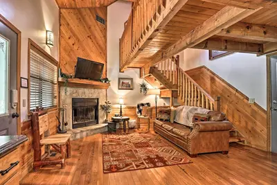 Image de Creekside Tiny Cabin par Pigeon Forge