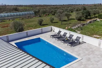 Image de Agréable appartement avec bain à remous, Wifi, climatisation, Tv, terrasse et parking