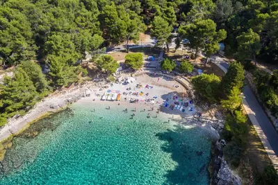 Image de Maison de vacances privée avec bain à remous, piscine privée, Wifi, climatisation, Tv, terrasse