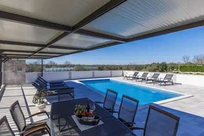 Image de Bel appartement pour 4 personnes avec climatisation, bain à remous, Wifi, Tv, terrasse et parking
