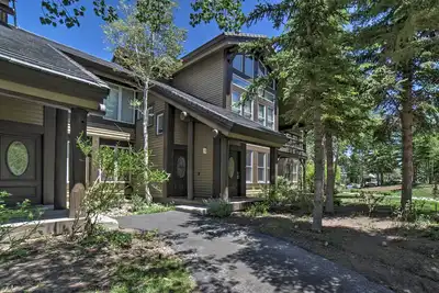 Image de Cozy Mammoth Lakes Condo - Marchez jusqu'au terrain de golf!