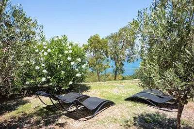 Image de Superbe Pavillon Avec Jardin Vue Mer