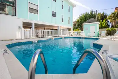 Image de Vente de printemps! Prix réduit jusqu'au 31 mai! Beach Potato: Super mignon condo avec une vue imprenable et piscine communautaire!