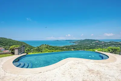 Ultra Luxury 5Bed, Ocean View, 3\/4 Acre Gated Estate, Plus 2b \/ 2b Casita Option